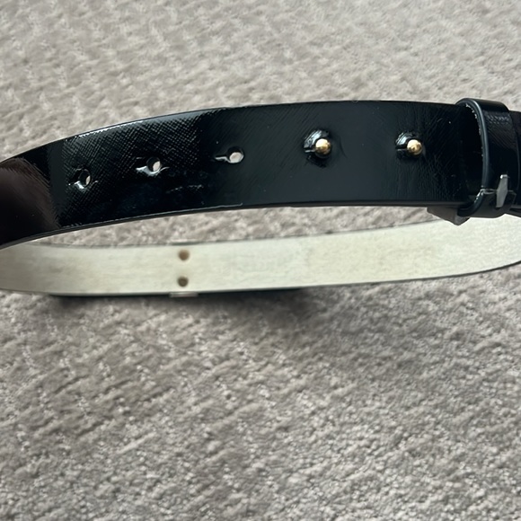 WHBM Patent bow loop belt - Picture 3 of 5